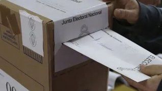 Un grupo de provincias todavía usa el sistema PASO para elegir a sus candidatos. Un grupo de provincias todavía usa el sistema PASO para elegir a sus candidatos.