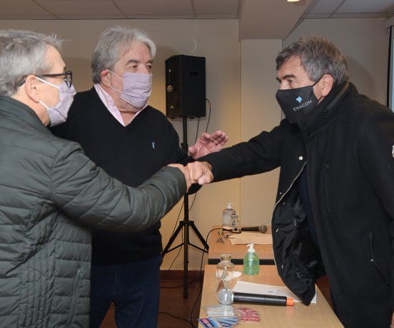 El presidente de COTEL, Antonio Roncoroni, junto al presidente de ENACOM, Claudio Ambrosini.