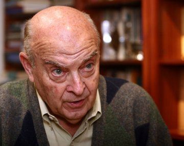 El exministro planteó que la estabilidad y el crecimiento solo serán sostenibles si se elimina el cepo cambiario y se reconoce al dólar como moneda legal, replicando la lógica de la convertibilidad. El exministro planteó que la estabilidad y el crecimiento solo serán sostenibles si se elimina el cepo cambiario y se reconoce al dólar como moneda legal, replicando la lógica de la convertibilidad.