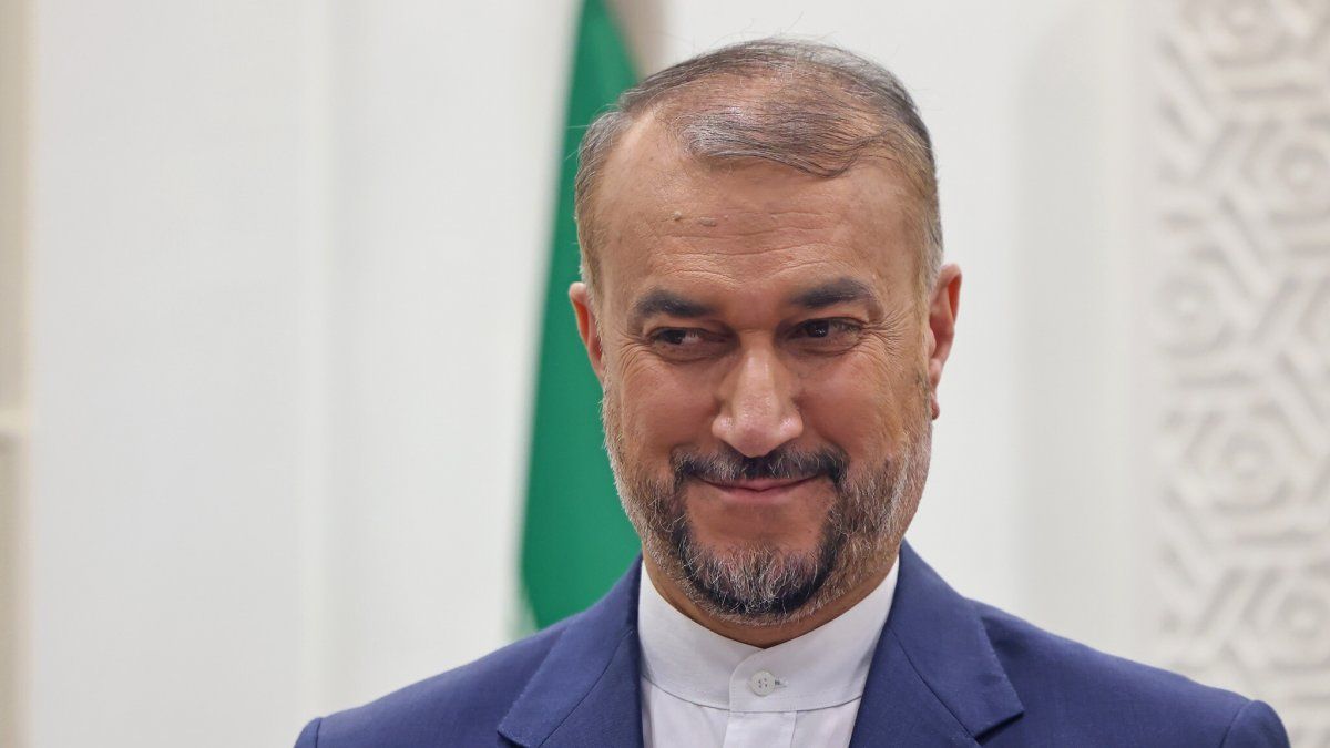 Iran urges US and UK to stop war against Yemen Iran urges US and UK to stop war against Yemen