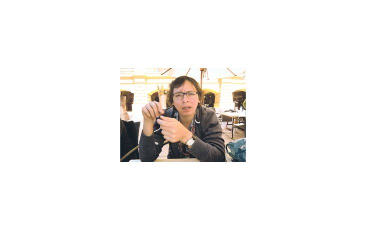 Aunque nunca estuvo en Brasil, Yushimito explica que en muchos de sus relatos «usar como escenario las favelas fue una estrategia para alejar al lector de sus referentes. Y, además. para mí el fenómeno de la marginalidad, de la violencia, es homogéneo».