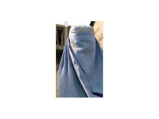 La cantidad de mujeres musulmanas que se cubren el rostro por razones religiosas son pocas en Francia, unas 2.000 según cifras oficiales.