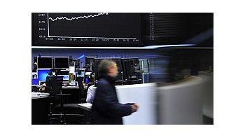Los mercados del mundo ascendieron por datos de la economía de EEUU