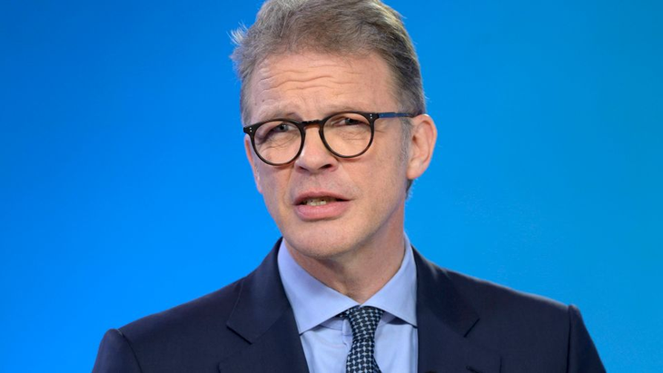 El CEO de Deutsche Bank, Christian Sewing, buscó llevar tranquilidad a los mercados al descartar un desplome inminente en el precio de los activos.