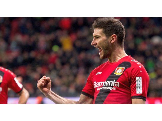 Lucas Alario marcó el gol del triunfo de Bayer Leverkusen.