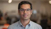 Ankur Goyal revoluciona la forma en que las empresas abordan el desarrollo de herramientas basadas en inteligencia artificial.