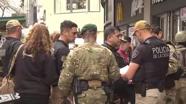 El equipo de rescate llevó a cabo un operativo especial para rescatar a la pareja.