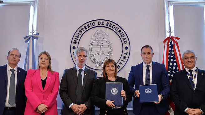El MInisterio de Seguridad selló acuerdos con el FBI para fortalecer la investigación criminal.