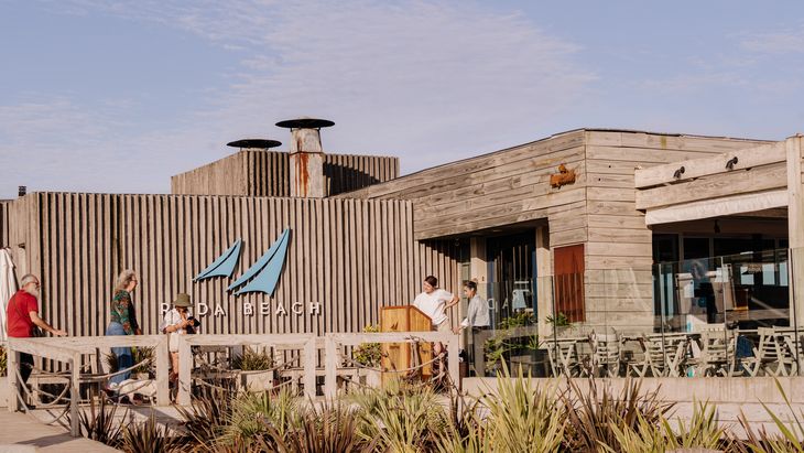 RADA Beach, en Pinamar Norte, combina servicios de playa, gastronomía y una agenda de experiencias pensadas para el descanso frente al mar RADA Beach, en Pinamar Norte, combina servicios de playa, gastronomía y una agenda de experiencias pensadas para el descanso frente al mar