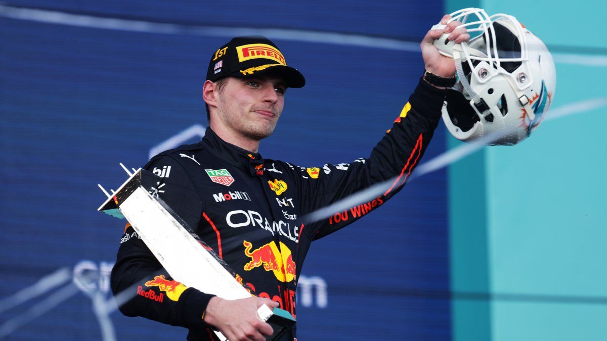 Fórmula 1: Verstappen gana el GP de Azerbaiyán y Ferrari sufre un doble golpe