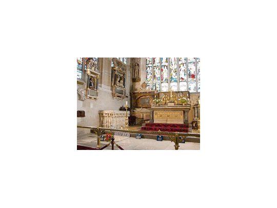 La tumba de Shakespeare, sobre la izquierda, en la Holy Trinity Church en Stratford-upon Avon, que corre riesgo de derrumbe.