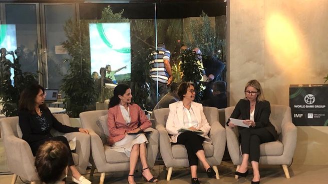 La ministra de Economía y Finanzas, Azucena Arbeleche, expuso en Dubái sobre el ejemplo de Uruguay en economía verde.