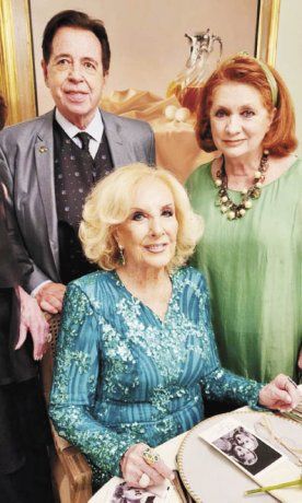 festejo. Héctor Vidal Rivas y la presidenta de ALPI, Teresa González Fernández entre los 45 invitados al cumpleaños de Mirtha Legrand.