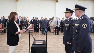 La Ministra de Seguridad saliente Patricia Bullrich tomó bajo su ala al Servicio Penitenciario Federal que siempre estuvo bajo el control del Ministerio de Justicia. La Ministra de Seguridad saliente Patricia Bullrich tomó bajo su ala al Servicio Penitenciario Federal que siempre estuvo bajo el control del Ministerio de Justicia.