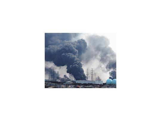 Después del tsunami que azotó a Japón y sus consecuencias por el desastre nuclear, preocupan las derivaciones sanitarias, que podrían empeorar aún más la situación de un país hoy destrozado.