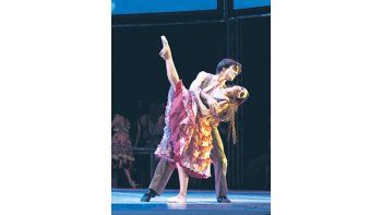 Silvina Perillo sobresale como una Carmen perfecta y Juan Pablo Ledo brilla como Don José, en la estupenda coreografía de Mauricio Wainrot que marca un brillante inicio de temporada del Ballet Estable del Colón.