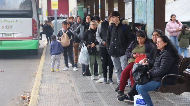 Paro de colectivos en el AMBA: una docena de líneas interrumpieron el servicio.