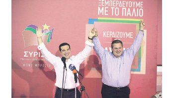 Tras revalidarse en la urnas, Alexis Tsipras anunció anoche, en los festejos en Atenas, que repetirá la coalición de Gobierno que formó con el nacionalista Panos Kamenos, líder de Griegos Independientes.
