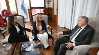 Osvaldo Jaldo recibió a Gladys La Bomba Tucumana en la Casa de Gobierno.