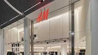 La decisión convierte a la Argentina en el país número quince de América Latina en el que la firma tendrá tiendas físicas y representa un nuevo capítulo en la estrategia del grupo en la región. La decisión convierte a la Argentina en el país número quince de América Latina en el que la firma tendrá tiendas físicas y representa un nuevo capítulo en la estrategia del grupo en la región.