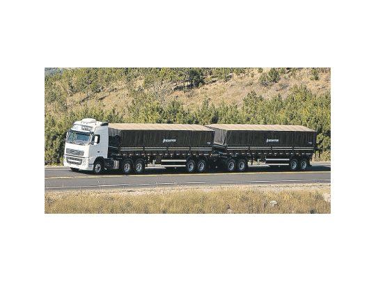 Volvo dio el primer paso en ofrecer camiones bitrenes