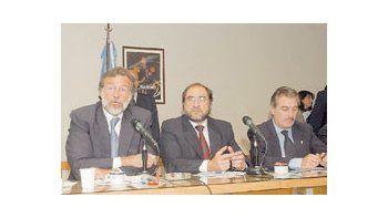 ámbito.com | El canciller Rafael Bielsa reveló a sus amigos de la Cámara de Diputados cómo le pidió Néstor Kirchner que le contase qué es el ALCA para que el Presidente pudiera, esclarecido, explicárselo al público. Fue en la Comisión de Relaciones Exteriores, donde