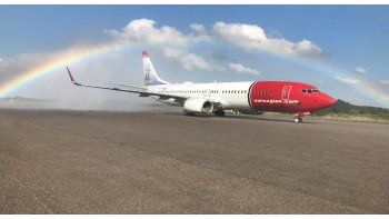 La aeronave fue recibida por las autoridades de Aeropuertos Argentina 2000.