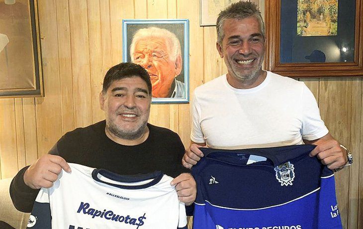 Maradona y Pellegrino, al momento de asumir el Diez.