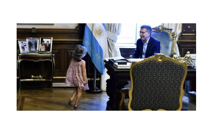 Macri difundió fotos de una visita de su hija Antonia a la Casa Rosada.