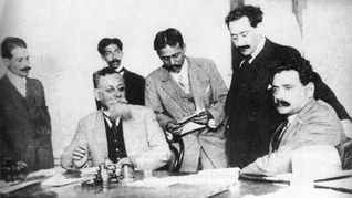 En Sonora, comienza en 1913 la Revolución Constitucionalista al mando de Venustiano Carranza. En Sonora, comienza en 1913 la Revolución Constitucionalista al mando de Venustiano Carranza.