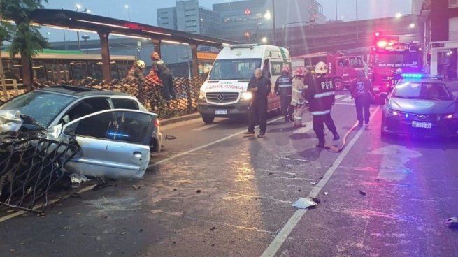 Choque ewn el Metrobus de San Telmo.