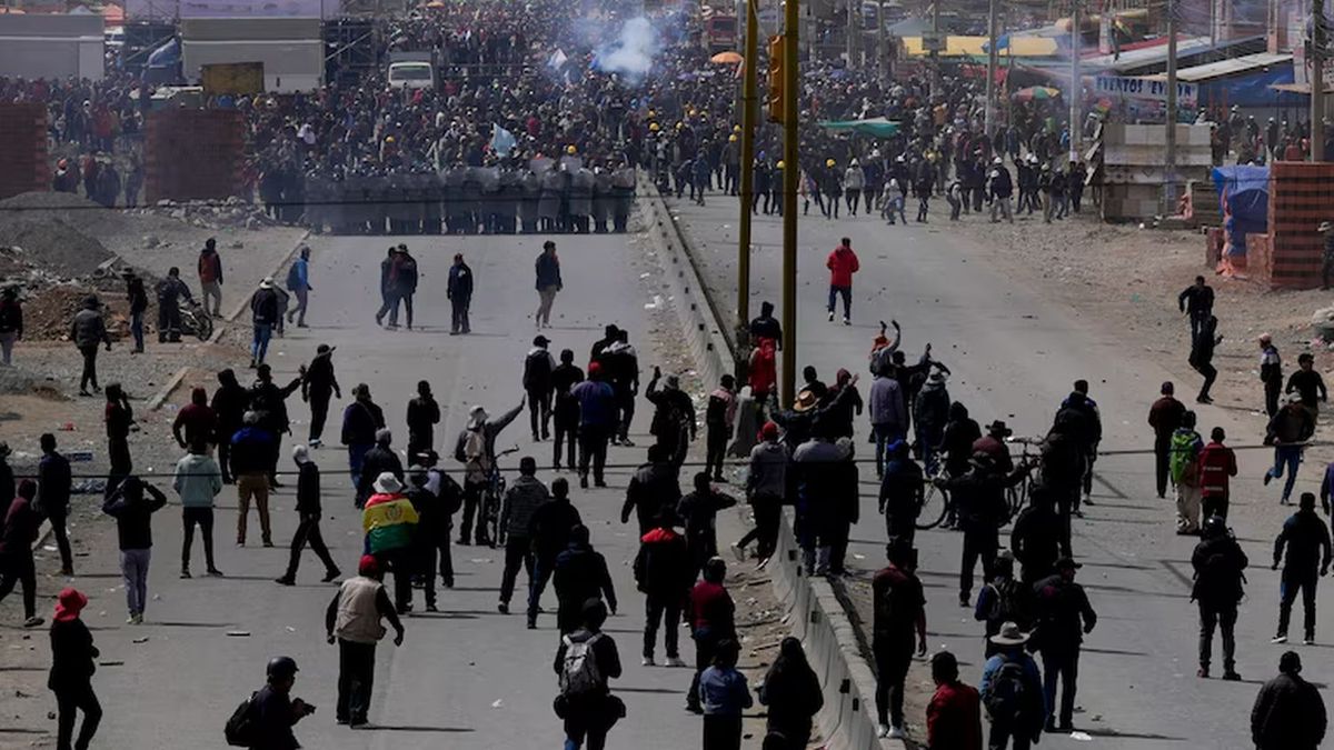 Crisis en Bolivia: el Gobierno negó una posible salida de Rodrigo Paz tras la ola de protestas que sacude La Paz