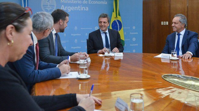 Sergio Massa y Daniel Scioli junto al gobernador de Río Grande Do Sul.