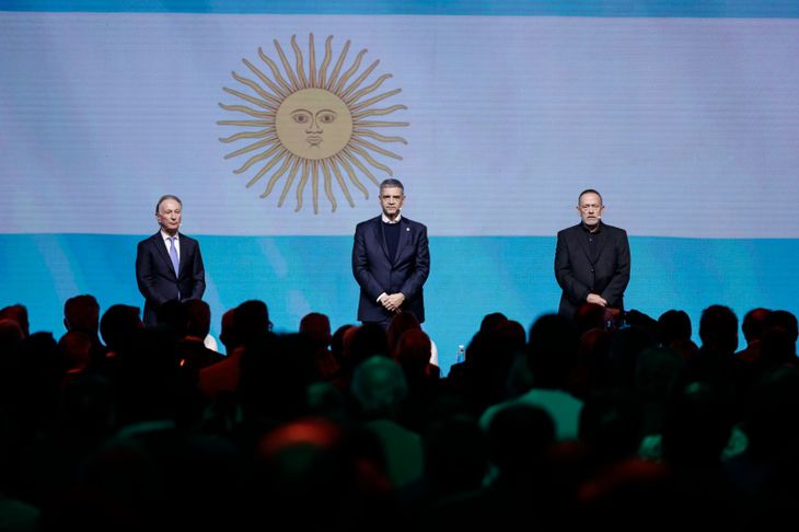 De izquierda a derecha: Gustavo Weiss, titular de la Camarco, Rubén Pronotti, de la UOCRA, y Jorge Macri, Jefe de Gobierno de la Ciudad de Buenos Aires De izquierda a derecha: Gustavo Weiss, titular de la Camarco, Rubén Pronotti, de la UOCRA, y Jorge Macri, Jefe de Gobierno de la Ciudad de Buenos Aires