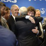 Javier Milei coincidió con Donald Trump en la cumbre del Escudo de las Américas, pero no consiguió la foto.