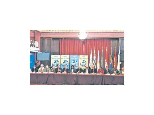 Los ministros  de Salud de 12 países de Latinoamérica se reunieron ayer en Montevideo  y se comprometieron a luchar contra el mosquito.