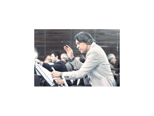 El brasileño  Silvio Viegas tendrá a su cargo la concertación de “El holandés errante”, de Richard Wagner, en el Teatro Argentino de La Plata.