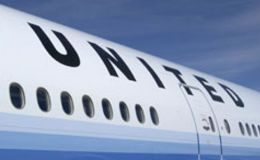 United Airlines comenz&oacute; a aplicar recargos por suba de combustibles.