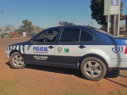 San_Ignacio_-_Patrullero_de_Policía_Caminera_-_Dirección_General_de_Seguridad_Vial_de_la_Policía_de_Misiones.jpg