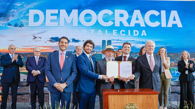 Lula da Silva durante la ceremonia de homenaje a la democracia brasilera.