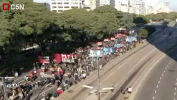 Los manifestantes marcharon al Ministerio de Desarrollo Social y liuego a la sede de la empresa Vicentín en microcentro.&nbsp;