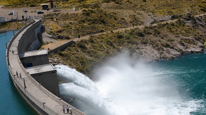 El sistema está ubicado sobre el río Atuel, en San Rafael, y cuenta con una capacidad instalada cercana a 290 MW.