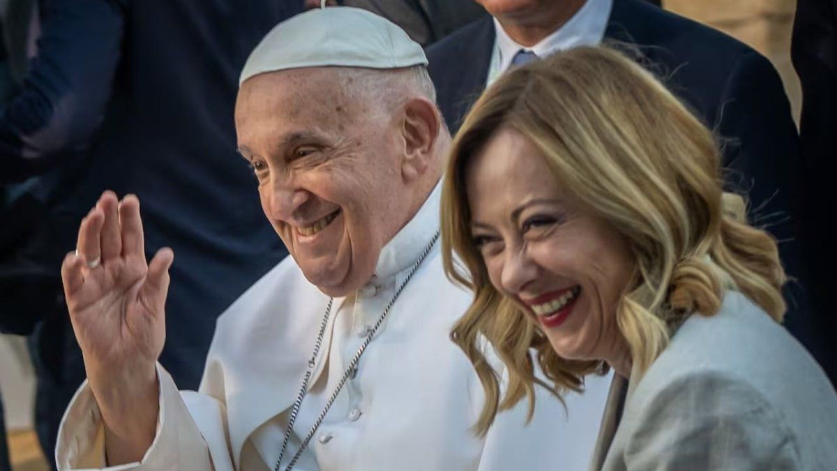 Papa Francisco se recupera de neumonía bilateral en el Hospital Gemelli