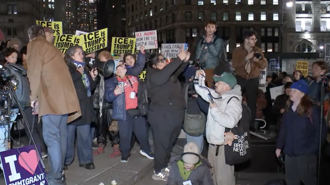 La movilización se realizó en Foley Square, frente a la sede del Departamento de Seguridad Nacional, luego del operativo en Minneapolis que terminó con una mujer de 37 años baleada por un agente del ICE.
