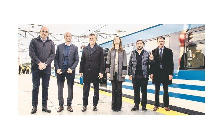 ámbito.com | Martiniano Molina, Guillermo Dietrich, Mauricio Macri, María Eugenia Vidal, Patricio Mussi y Ricardo Giacobbe en la foto del microacto de ayer en Berazategui.