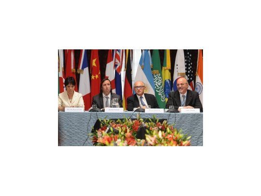 En reunión del G-20, el Gobierno volvió a desestimar el ajuste