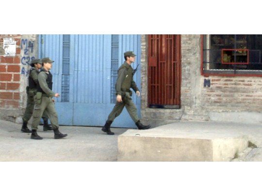 Los uniformados fueron heridos cuando realizaban un operativo.