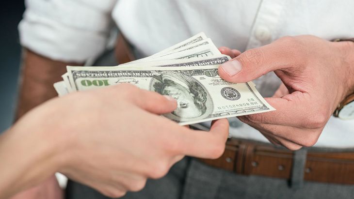 Consejos para evitar las estafas al cambiar tus dólares.