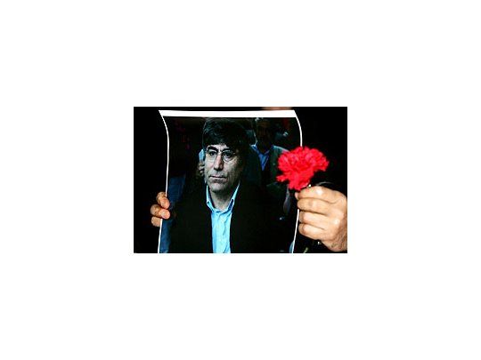 Manifestaciones de repudio por la muerte del periodista turco Hrant Dink.