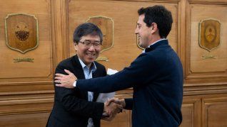 Ha-Joon Chang junto a Wado de Pedro.&nbsp;